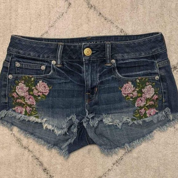 SOLD || American Eagle shorts, boho style embroidered shorts, size 00 - Picture 1 of 4